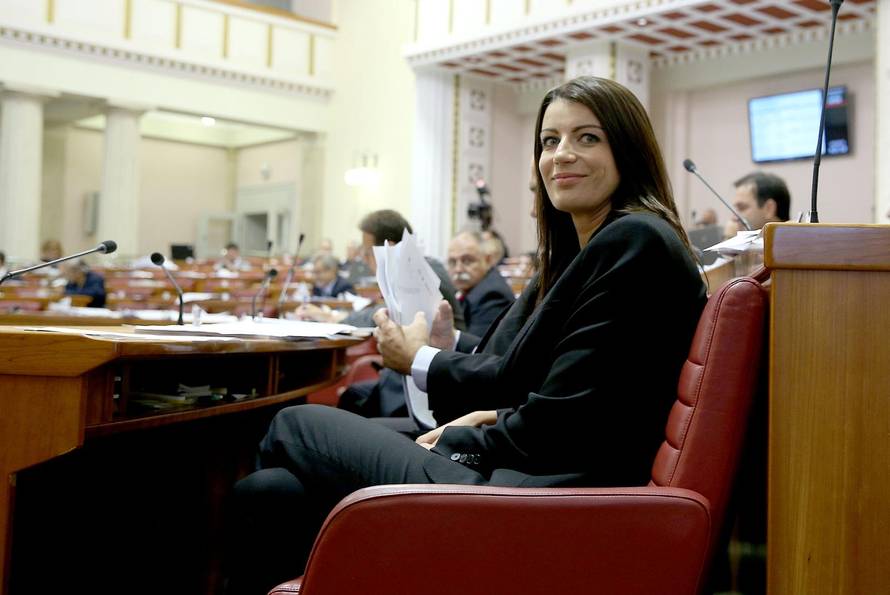 Zagreb: Nasmijana i radosna Josipa Rimac prisegnula u Saboru te postala zastupnica, 18.09.2015.