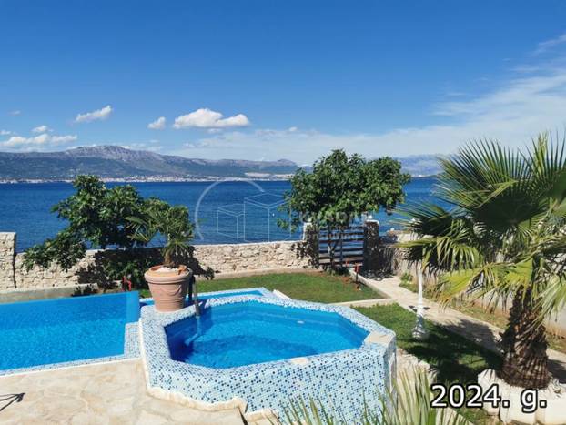 FOTO Hrvatski san: Pogledajte za koliko se prodaje kuća  - prvi red do mora u okolici Splita