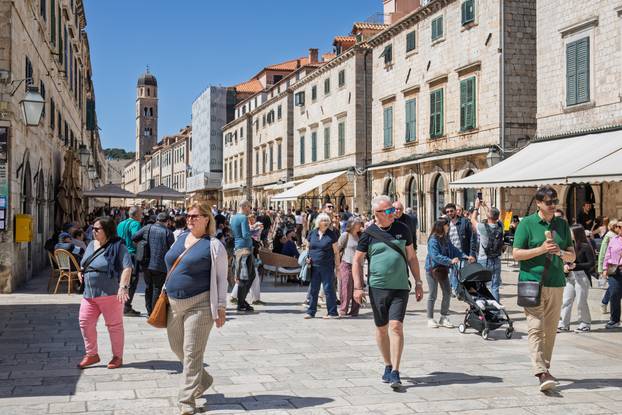 Dubrovnik: Velik broj turista za uskrsne blagdane u gradu