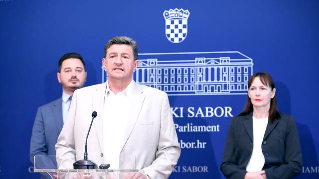 Zagreb: Hrvatski suverenisti o sukobu navijača s policijom