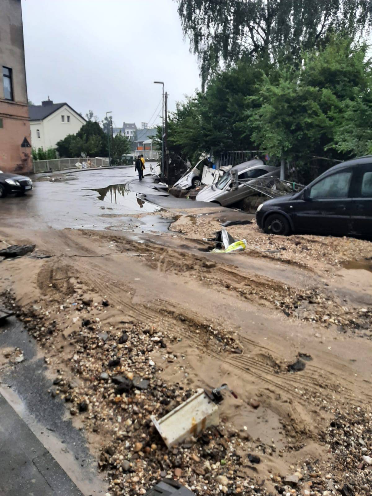 Hrvat u Njemačkoj: 'Nemamo struje, auto je uništen. Sad nam ispumpavaju vodu iz zgrade...'