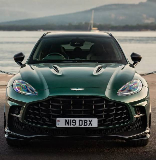 FOTO Mijenja ime na dresu, ali i aute, kao čarape! Pogledajte impresivnu Haalandovu garažu