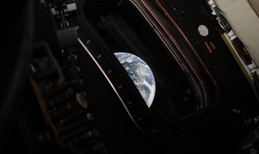 Ravnozemlja&scaron;i na aparatima: NASA objavila fotku Zemlje  iz svemira: 'Dobro jutro, svijete'