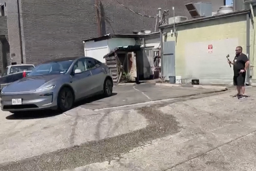 Tesla u Austinu krenula s vožnjom robotaksija