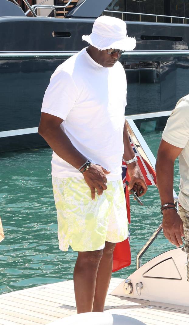 Šibenik: Proslavljeni košarkaš Michael Jordan sa suprugom i društvom u Skradinu