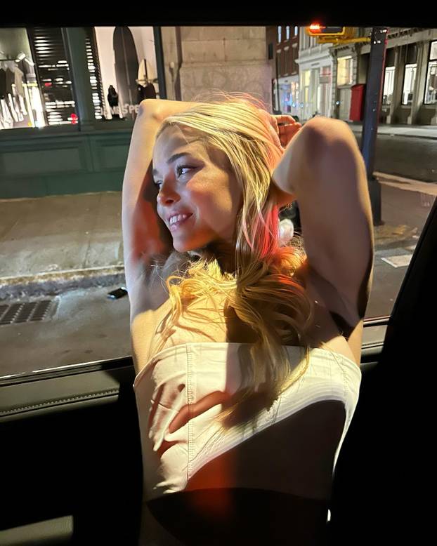 FOTO Američka gimnastičarka gola u kadi na centru igrališta! Što je pričala, manje je bitno...