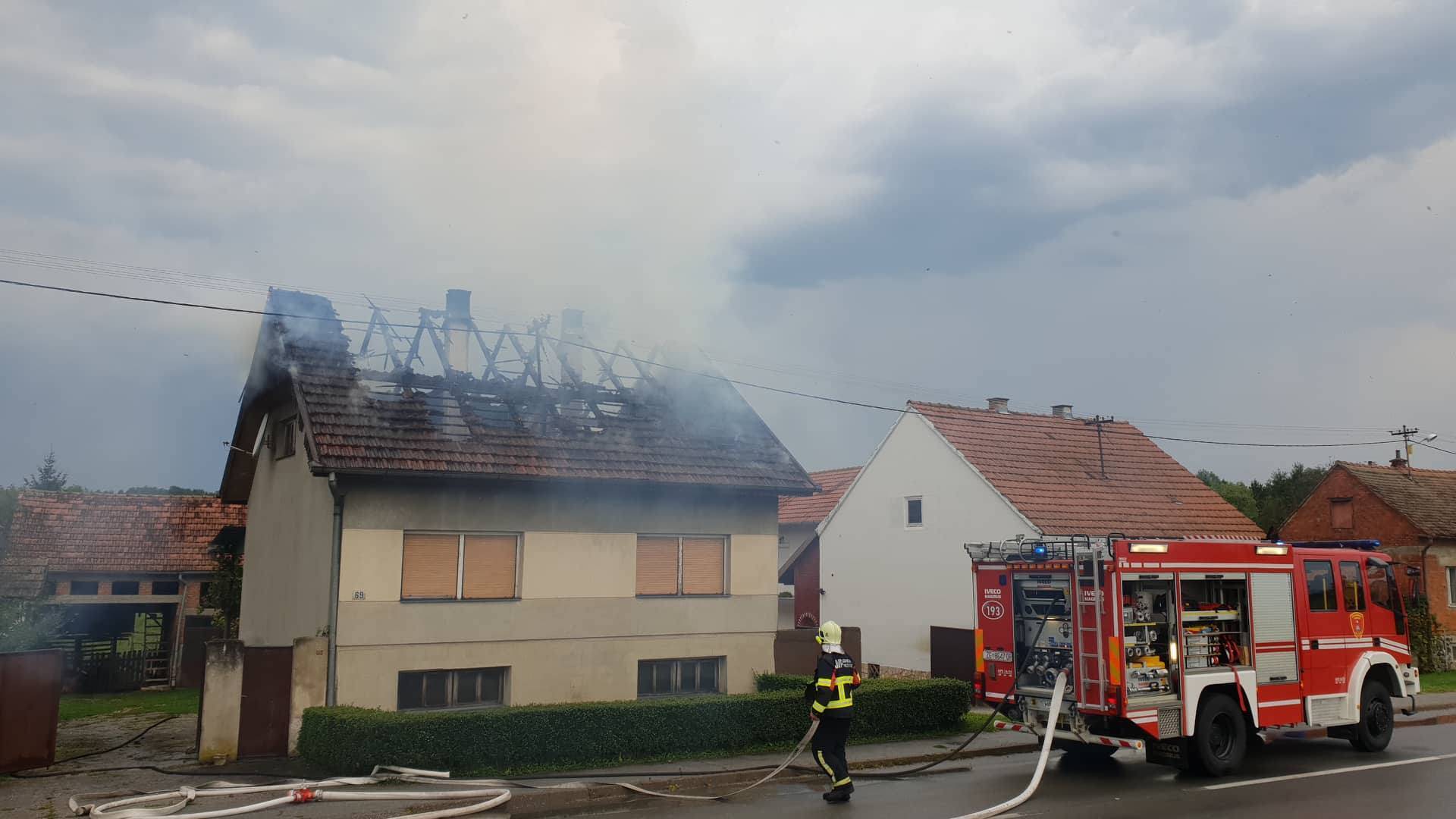 Grom udario kuću? Izgorjelo je krovište, nema ozlijeđenih