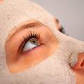 Ako imate masnu kožu sklonu aknama: Isprobajte bentonit glinu koja čisti i detoksicira
