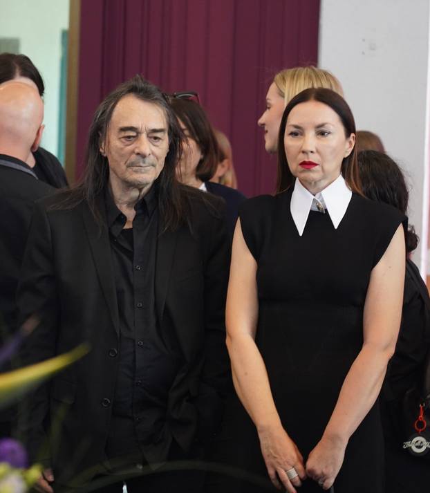 Beograd: Dado Topić s bijelom ružom oprostio se od Slađane Milošević