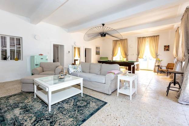 FOTO Ovaj predivan kameni dvorac s bazenom se prodaje za manje od 2 milijuna eura!