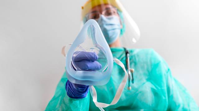 Pacijenti s covidom sporo se bude nakon respiratora