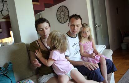 Spasite mamu i tatu: Roditelji dviju kćerkica oboje imaju rak
