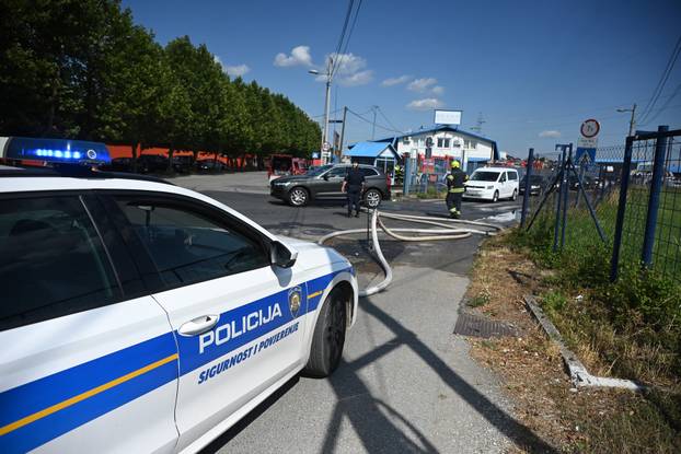Zagreb: Požar u tvrtki Cezar u Sesvetama