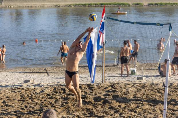 Osijek: Spas od vrućina mnogi su potražili na popularnoj gradskoj plaži