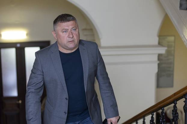 Osijek: Nastavljeno suđenje Damiru Dekaniću, bivšem HDZ-ovom županu optuženom za lažiranje okolnosti njegove prometne nesreće 