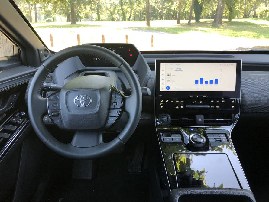 Toyota bZ4X: Mnogo zabave u vožnji, ali i jako puno novca