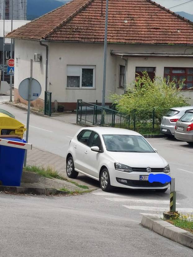 FOTO Ako trebate savjet kako (ne) parkirati, pogledajte ove bisere! Od ovoga boli glava