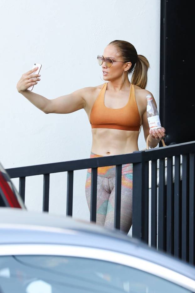 *EXCLUSIVE* Looking good, girl! Jennifer Lopez facetimes Alex as she leaves a gym session in Brentwood