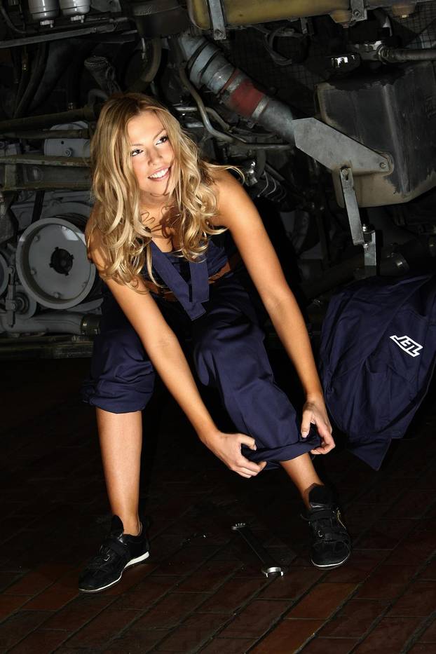 ARHIVA 2010. - Zagreb: Tina Katani? u mehani?arskoj radioni ZET-a