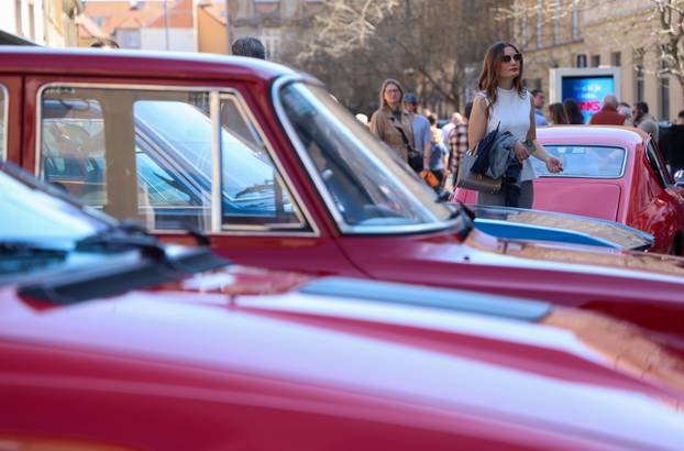 Zagreb: Na Europskom trgu održana je izložba oldtimera