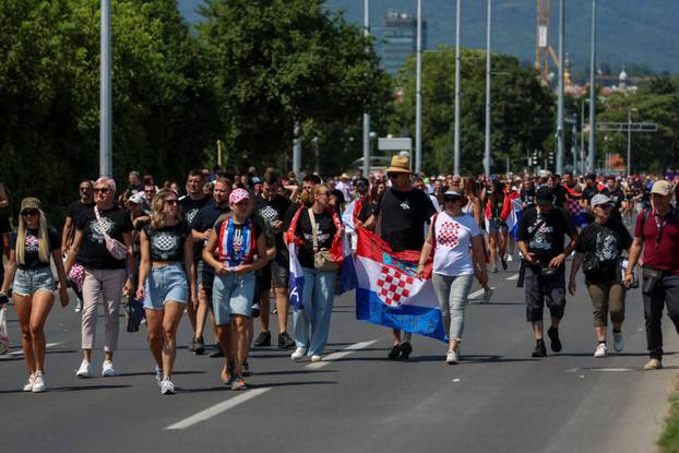 Zagreb: Tisuće fanova Thompsona prolazi Mostom mladosti koji je zatvoren za promet