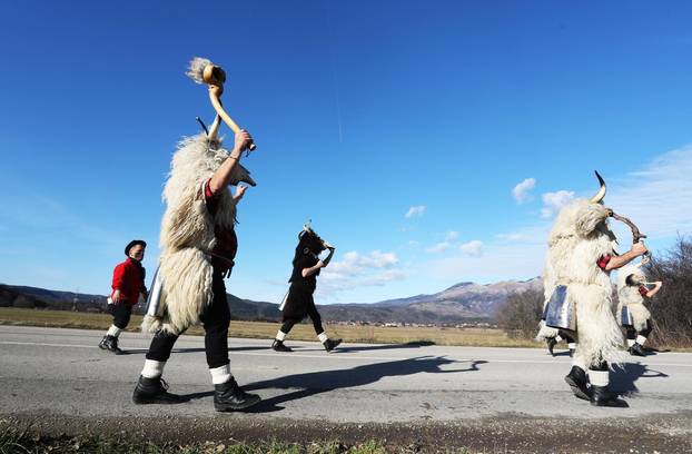 Grobnički dondolaši obilaze sela na Grobinštini.