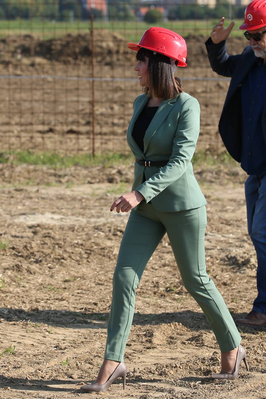 Osijek: Ministrica Tramišak obišla je gradilište Gospodarskog centra