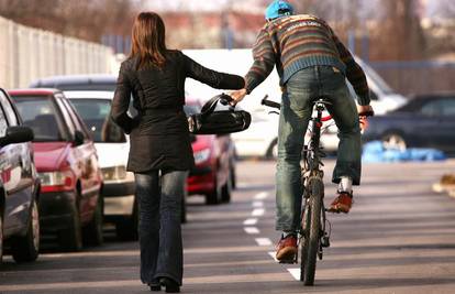 'Fantom na biciklu'  ukrao ženama 4 torbe u dva dana