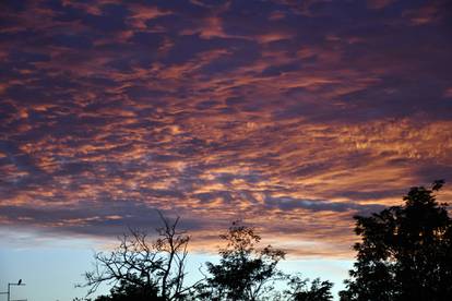 Šareni oblaci nad Siskom nakon zalaska sunca