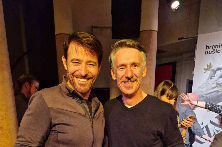 Glumac Hrvoje Kečkeš proslavio rođendan na premijeri komedije 'Ožalošćena porodica'