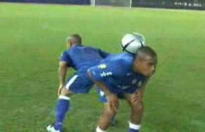 Veliki Ronaldinho zajsenio Robinha na treningu repke