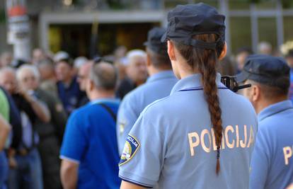Zagrepčanin slao poruke policiji i spominjao tange i grudnjak. 'Da mi je policajka!' Uhitili ga