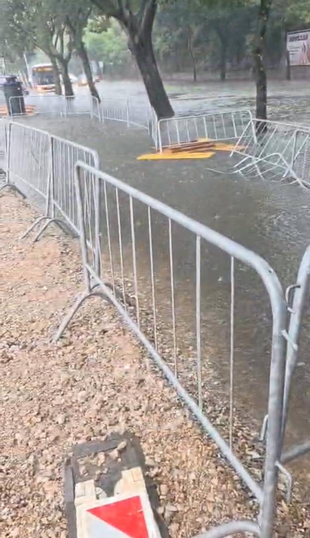 FOTO Oluja je potopila Rijeku jučer! Danas novo nevrijeme. Tri regije su u narančastom alarmu