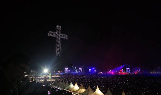 Svijetleći križ, isukani mačevi, ZDS i Thompsonova poruka mladima da 'preuzmu Hrvatsku'