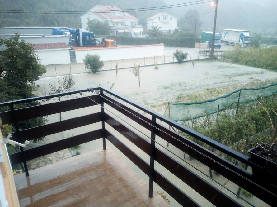 Obilne kiše ponovno potopile Crikvenicu, Rab, Kozari Bok...