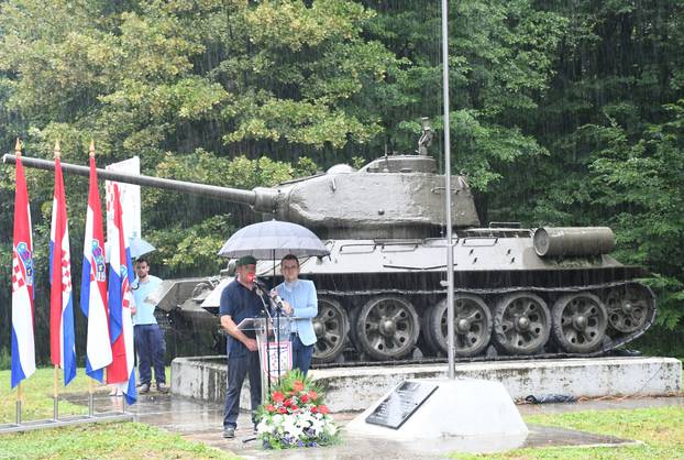 Polaganje vijenaca povodom Dana općine Gline