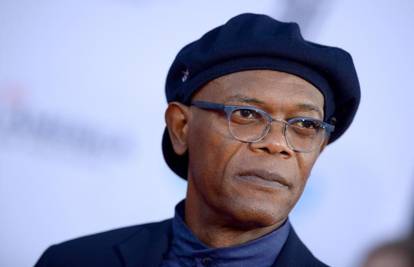 Samuel L. Jackson oteo grupu ljudi pa ih je držao na nišanu