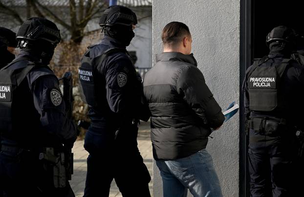 Varaždin: Srđan Mlađan pod jakim policijskim osiguranjem dolazi na Županijski sud