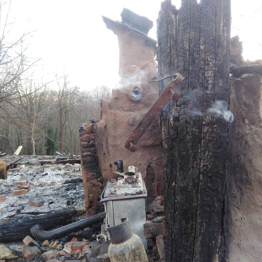 Izgorjela mu brvnara u kojoj je živio: 'Priroda ju je opet uzela'