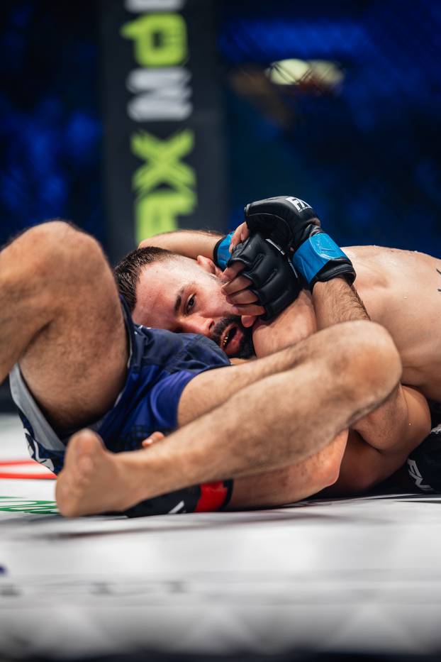 FOTO Krv, znoj, suze i ljepotice. Pogledajte najbolje trenutke s borilačkog spektakla u Sl. Brodu