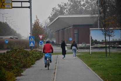 FOTO Gusta magla prekrila ulice u Slavonskom Brodu