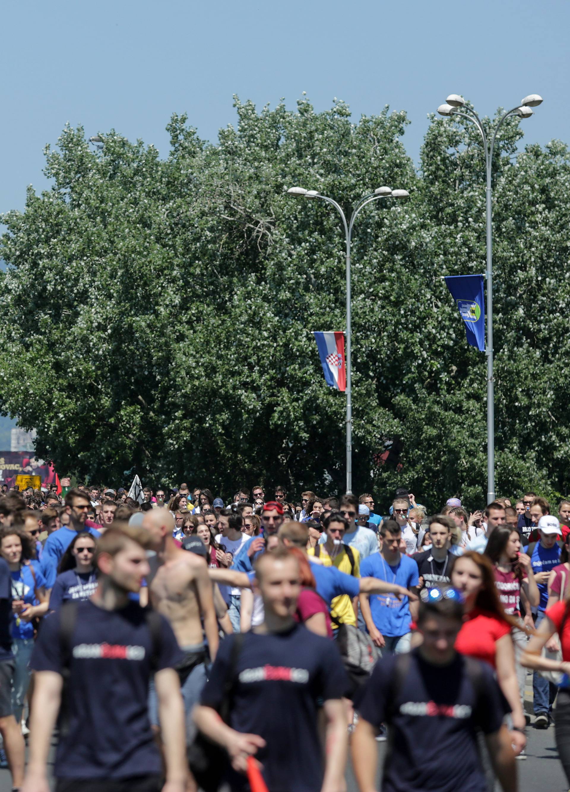 U Zagrebu troje privedenih, Hitna intervenirala 13 puta