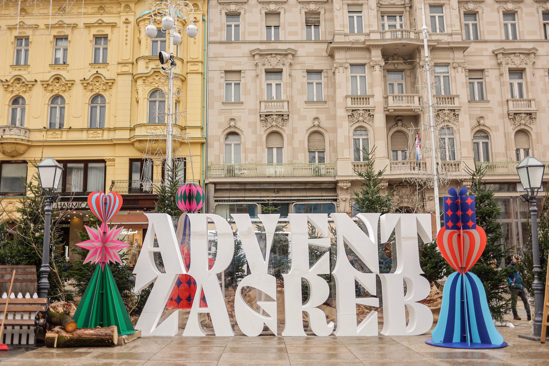 Atmosfera u gradu prije otvaranja Adventa u Zagrebu