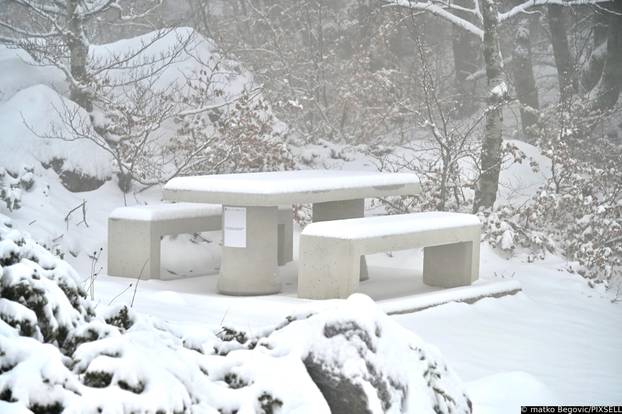 Na Biokovu pao novi snijeg