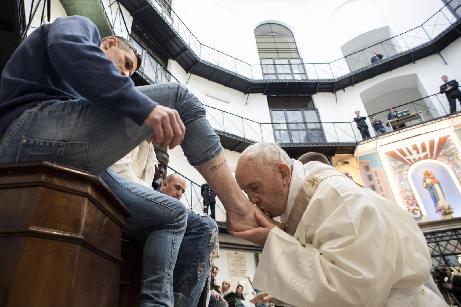 March 30, 2018 : Pope Francis washed the feet of 12 prisoners Christians, Muslims and one Buddhist at the Mass of Our Lord's Supper on Easter Holy Thursday afternoon at Regina Coeli prison in Rome.