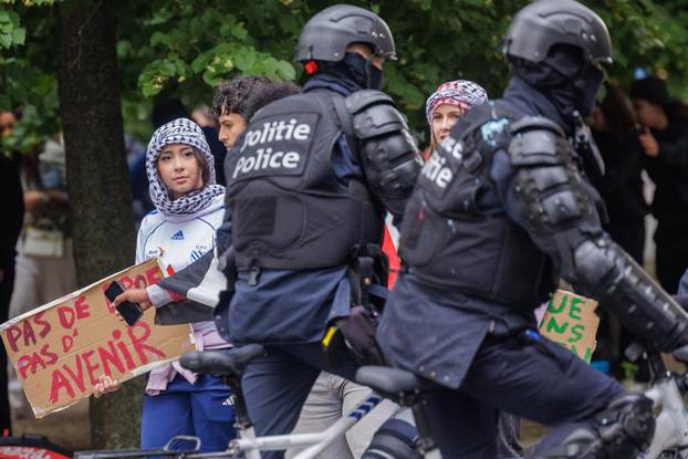 Students clash with police during Brussels education reform protest