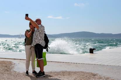 FOTO Jugo u Zadru uzburkalo more! Turiste oduševio prizor