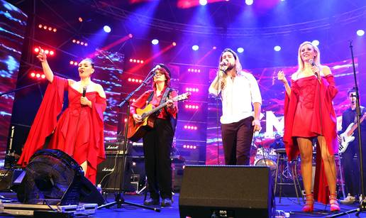 FOTO Počeo je 17. CMC festival, pogledajte tko je prvu večer zabavljao publiku u Vodicama