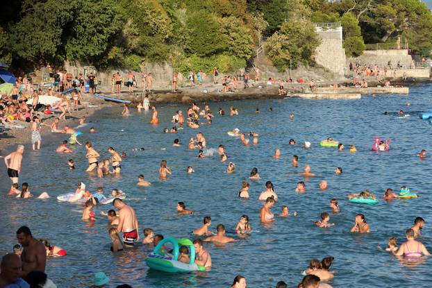 Rijeka: Gužva na plaži Kantrida