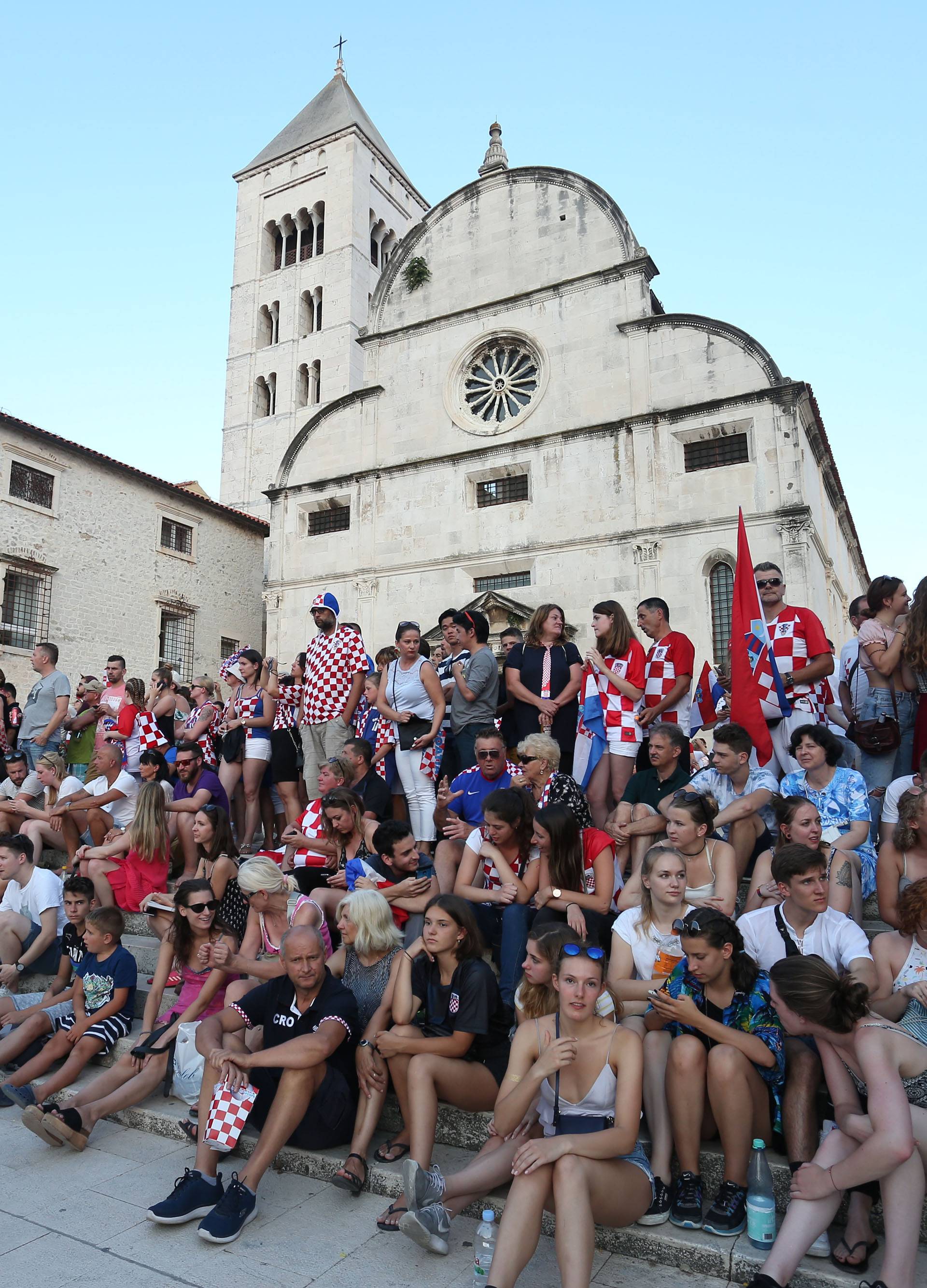 Zadar: NavijaÄi na Forumu gledaju polufinalu utakmicu izmeÄu Hrvatske i Engleske